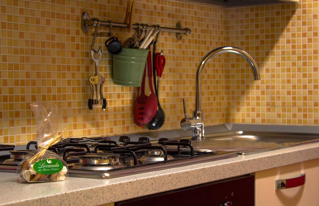 Appartamento Rosso Buoni E Cattivi Cagliari Habitación foto