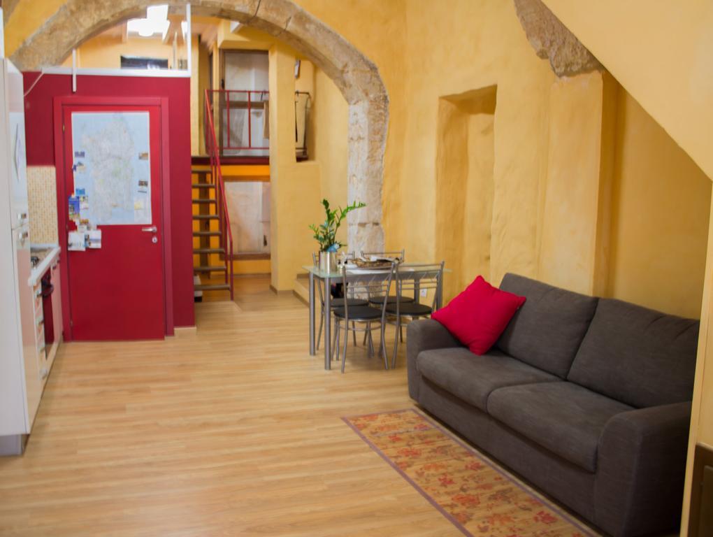 Appartamento Rosso Buoni E Cattivi Cagliari Habitación foto